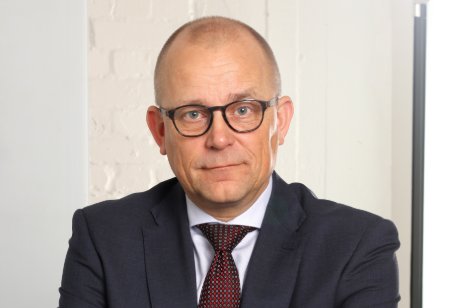 A Specialist in Finding Seasonal Executives